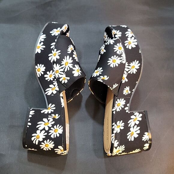 BRAND NEW BAMBOO NICHE-16 DAISY'S FLORAL EMBROIDERED DESIGN PLATFORM SAN… - Picture 15 of 16